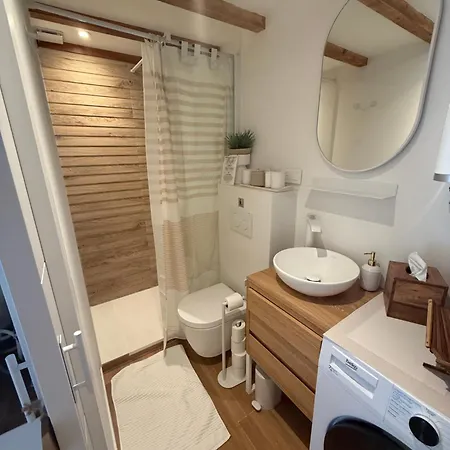 Les Lavandins Pensionat 3*